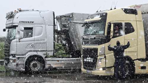 Κακοκαιρία &quot;Φίλιππος&quot;: Ανοιχτές πλέον για τα φορτηγά Αθηνών-Λαμίας, Αττική Οδός και οι περιφερειακοί Υμηττού και Αιγάλεω