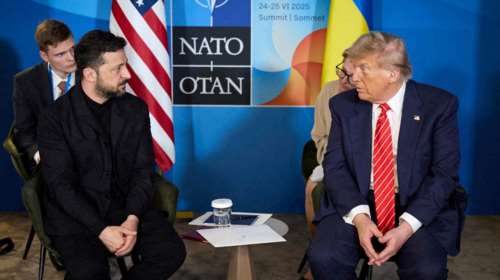 Ανάλυση Bloomberg: Το υπαρξιακό δίλημμα του Ζελένσκι - Ο Τραμπ πιέζει για συμφωνία με βαρύ τίμημα για την Ουκρανία