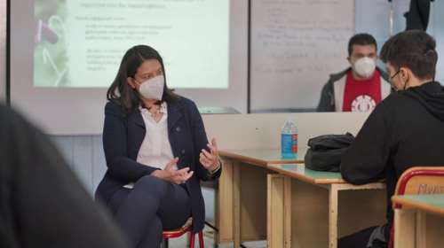 Κεραμέως: 3.000 λιγότερα κρούσματα σε παιδιά 4 έως 18 ετών τον Σεπτέμβριο