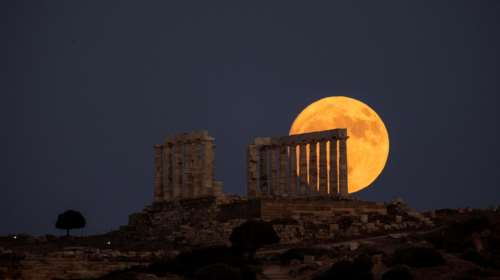 Πανσέληνος Ιουλίου 2025: Πότε θα δούμε στον ουρανό το &quot;Φεγγάρι του Κόκκινου Ελαφιού&quot;