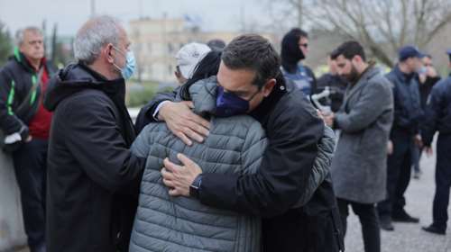 Τραγωδία στα Τέμπη: Αίμα για τους τραυματίες έδωσε ο Αλέξης Τσίπρας - Οι συγκινητικές στιγμές με γονείς θυμάτων [εικόνες]