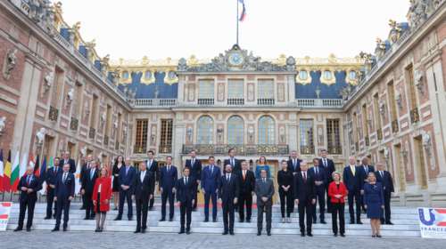 Βερσαλλίες 5 χρόνια πριν: Ο Μακρόν υποδεχόταν τον Πούτιν - Σήμερα η Ευρώπη ενώνεται εναντίον του