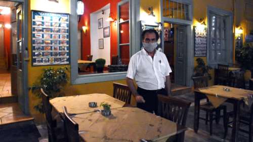 Κορονοϊός: Μάσκες και στην εστίαση - &quot;Τη βγάζουμε μόνο όταν τρώμε&quot; [Βίντεο]