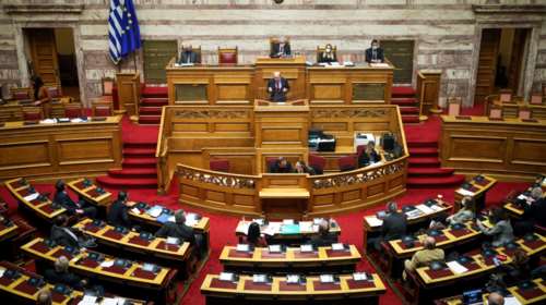 Βουλή: &quot;Πέρασε&quot; το νομοσχέδιο για τον ΕΦΚΑ - &quot;Ναι&quot; από ΝΔ και Μπογδάνο