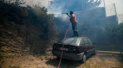 Φωτιά στο Μαρμάρι Ευβοίας: Συνεχείς αναζωπυρώσεις, απειλούνται πάλι σπίτια - Εμπρησμό βλέπει η κυβέρνηση [εικόνες]