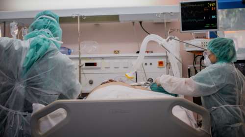 Κορονοϊός: Μια ανάσα από τους 100 οι νέοι θάνατοι - 709 διασωληνωμένοι και 3.841 κρούσματα
