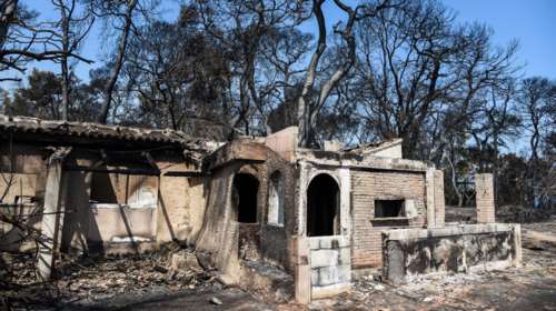 Φωτιά στην Αχαΐα: Mετρoύν τις &quot;πληγές&quot; από την πύρινη λαίλαπα - Οικολογική καταστροφή με δεκάδες καμένα σπίτια [Βίντεο]