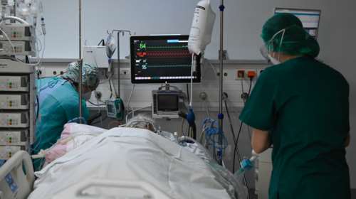 Κορονοϊός: Ανέβηκαν στους 70 οι θάνατοι και στους 364 οι διασωληνωμένοι - Αυξήθηκαν και τα κρούσματα στα 22.694