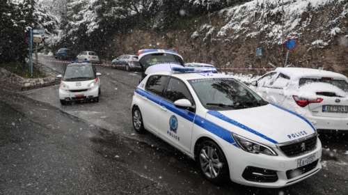 Μεγάλη επιχείρηση στο Ηράκλειο Κρήτης: Εγκλωβίστηκαν στα χιόνια με πέντε ανήλικα παιδιά