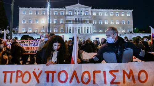 Συλλαλητήριο στο Σύνταγμα κατά του προϋπολογισμού - Οι πρώτες εικόνες