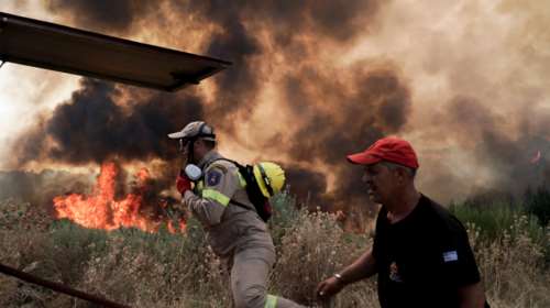 Φωτιά στην Αττική: Εννέα οι διακομιδές ασθενών σε νοσοκομεία - Δύο εθελοντές πυροσβέστες διασωληνώθηκαν