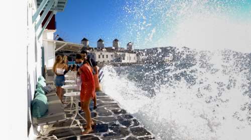 Μύκονος: &quot;Άνοίγει&quot; και πάλι τη Δευτέρα -  Άρση περιορισμών για κυκλοφορία το βράδυ και μουσική