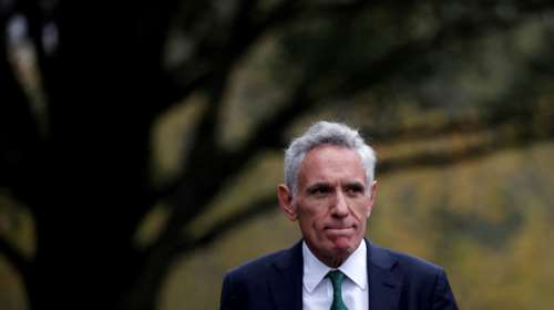 Παραιτήθηκε αμφιλεγόμενος σύμβουλος του Τραμπ για το ρόλο του στην πανδημία του κορονοϊού