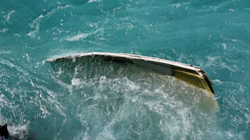 Ναυάγιο στα Κύθηρα: Συνεχίζονται οι έρευνες για τον εντοπισμό αγνοουμένων