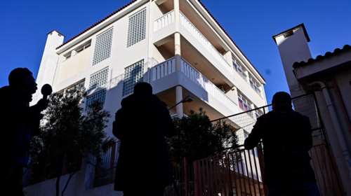 Πέραμα: 14χρονη έπεσε από μπαλκόνι σχολείου στον 3ο όροφο - Πώς το παιδί βρέθηκε στο κενό