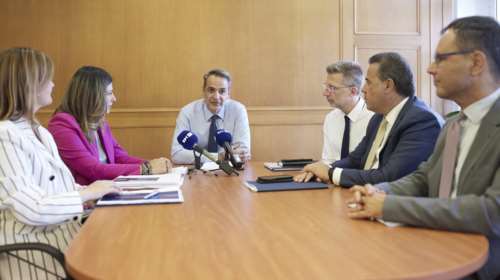 Στο υπ. Κοινωνικής Συνοχής ο Μητσοτάκης: Δεν υπάρχουν αόρατοι πολίτες - Δεν κάνουμε εκπτώσεις σε ζητήματα ισότητας