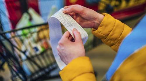 Τι αλλάζει στο καλάθι του σούπερ μάρκετ: Συγκράτηση τιμών σε 50 προϊόντα, αγωνία για αυξήσεις στα προϊόντα &quot;εκτός λίστας&quot;