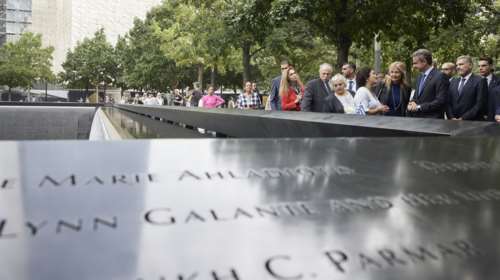 Επίσκεψη Κυριάκου και Μαρέβας Μητσοτάκη στο &quot;Σημείο Μηδέν&quot; - Φόρος τιμής για τους νεκρούς Έλληνες στους Δίδυμους Πύργους