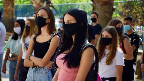Κορονοϊός: Η &quot;γαλαρία&quot; δικαιώνεται - Πιο ασφαλείς οι μαθητές στα πίσω καθίσματα