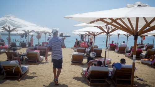 Καιρός για θάλασσα: Μίνι καύσωνας με τον υδράργυρο να χτυπάει και 37άρια - 6 μποφόρ στην Αττική