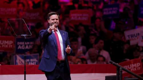 Guardian: Ο αντιπρόεδρος του Τραμπ άλλαξε τη στάθμη ποταμού για να κάνει βόλτα με το σκάφος του