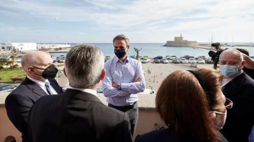 Μητσοτάκης: Ευκαιρία η Ρόδος να αποκτήσει τη μαρίνα που της αξίζει - Εκσυγχρονίζεται και το ιστορικό θέατρο [εικόνες]