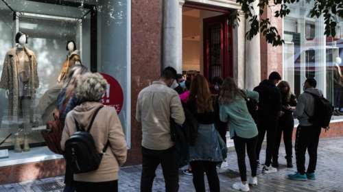 Στο τραπέζι νέα μέτρα: Επιστρέφει το πλαφόν στους πελάτες μέσα σε σούπερ μάρκετ και καταστήματα