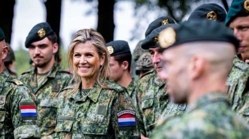 Στα χακί η βασίλισσα Μαξίμα - Η σκληρή εκπαίδευση για να γίνει έφεδρος [εικόνες]