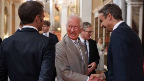 Συνάντηση Μητσοτάκη με τον βασιλιά Κάρολο - Σε δεξίωση στην 4η Σύνοδο της Ευρωπαϊκής Πολιτικής Κοινότητας [εικόνες]