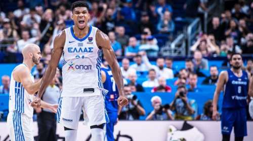 Συγκλονίζει ο Αντετοκούνμπο: Η μητέρα μου έσκιζε σεντόνια και τα χρησιμοποιούσε σαν πάνες για το μικρό μου αδελφό [βίντεο]