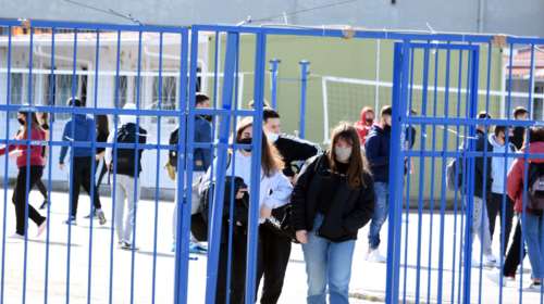 Σχολεία - Οι τελικές οδηγίες του υπ. Παιδείας: Πότε διανέμονται τα self test - Επί ποδός ακόμη και ο στρατός για τα rapid