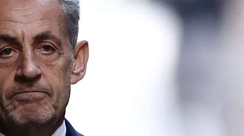 Η πρώτη νύχτα Σαρκοζί στο κελί: "Ουρλιαχτά" από τους συγκρατούμενους και 24ωρη προστασία από δυο αστυνομικούς