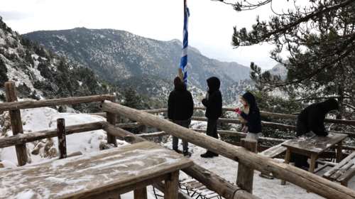 Σε εξέλιξη η ψυχρή εισβολή με τσουχτερό κρύο και χιόνια - Θα χιονίσει ακόμα και στα πεδινά, τι θα γίνει στην Αττική