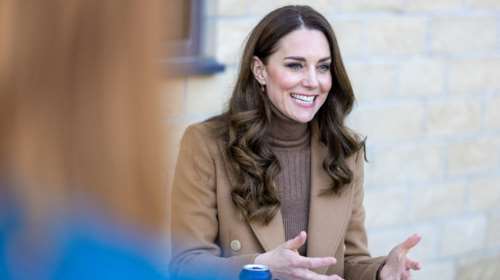 Κέιτ Μίντλετον: Οι camel τόνοι και το πλεκτό φόρεμα που τόνισε την ψηλόλιγνη σιλουέτα της