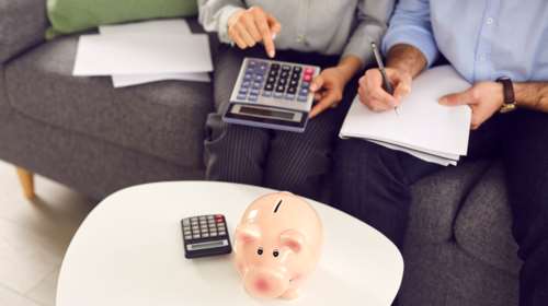 Οι μεγάλες αλλαγές στις φετινές φορολογικές δηλώσεις - Πώς &quot;ξεκλειδώνει&quot; επιδότηση 151 ευρώ για το ηλεκτρικό ρεύμα