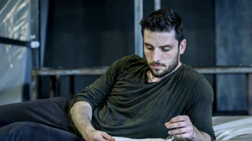 Σπύρος Χατζηαγγελάκης: Αυτός έκανε τη φάρσα στο θέατρο - &quot;Συγγνώμη, ήταν μια εφηβική πλάκα&quot;