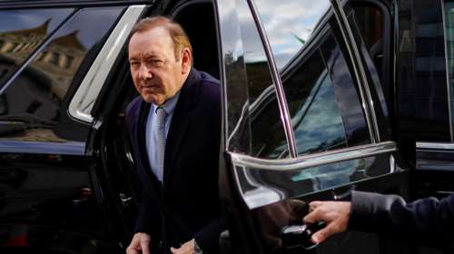 Κέβιν Σπέισι: Αθωώθηκε από τις κατηγορίες για σεξουαλική επίθεση κατά του Άντονι Ραπ πριν 36 χρόνια