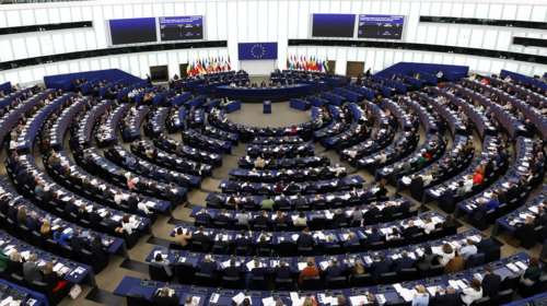 Πρώτη αντίδραση της ΕΕ στο "bullying" Τραμπ: Το Ευρωκοινοβούλιο "παγώνει" τηn εμπορική συμφωνία με ΗΠΑ