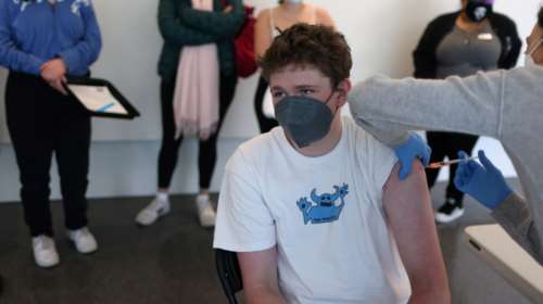 Εμβολιασμός παιδιών: Τι οδήγησε στην απόφαση - Γιατί αυξάνονται τα κρούσματα στις μικρότερες ηλικίες