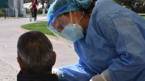 Κορονοϊός: 1.606 νέα κρούσματα σε μόλις 20.672 τεστ - 76 θάνατοι και 781 διασωληνωμένοι