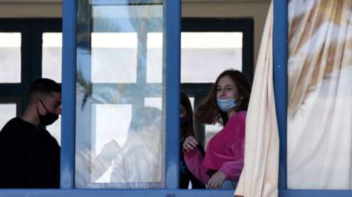 Άνοιγμα σχολείων: Υποχρεωτικά με νόμο τα self test σε μαθητές - Προς 12 Απριλίου η επιστροφή στα θρανία