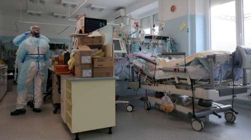 Κορονοϊός: 4.801 νέα κρούσματα και 77 θάνατοι, στους 683 οι διασωληνωμένοι