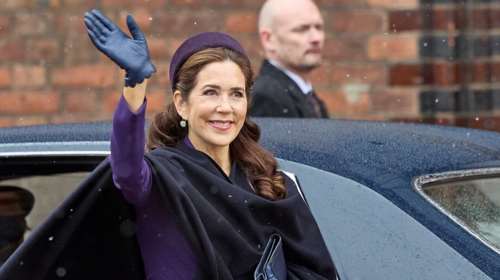 Βασίλισσα Μαίρη: Με το &quot;φόρεμα της Κέιτ Μίντλετον&quot; σε royal εμφάνιση - Το coat dress και οι πριγκίπισσες με τα μονόχρωμα παλτό