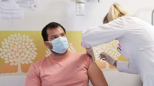 Ακίνδυνα τα εμβόλια mRNA για την ανδρική γονιμότητα - Μόσιαλος: Καταρρίπτονται οι μύθοι των αντιεμβολιαστών