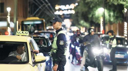 Αδιανόητο σκηνικό: Επιτέθηκαν... οικογενειακώς σε αστυνομικό που έκανε αλκοτέστ σε οδηγό και βγήκε θετικός [βίντεο]