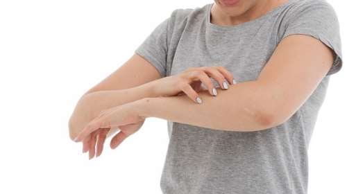 Μετάλλαξη Όμικρον: Αυτό είναι το νέο σύμπτωμα; Τι ισχυρίζονται Βρετανοί επιστήμονες