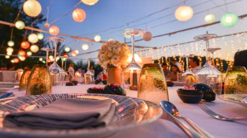 Συνεδριάζουν οι λοιμωξιολόγοι: Στο τραπέζι οι δεξιώσεις γάμων, η μουσική στην εστίαση και τα γυμναστήρια