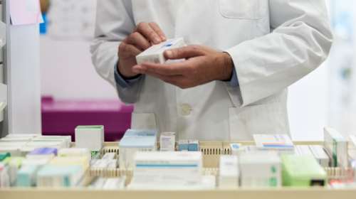 Ανησυχία για τις ελλείψεις σε παιδικά φάρμακα, αντιβιώσεις, σιρόπια, αντιπυρετικά - Την ώρα που θερίζουν γρίπη και ιώσεις