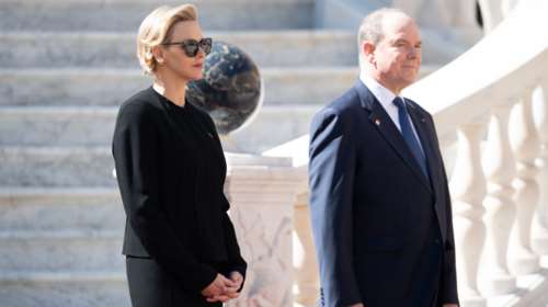 Η πριγκίπισσα Σαρλίν έφυγε ξανά από το Μονακό - Στο αεροδρόμιο με πλατινέ μαλλί