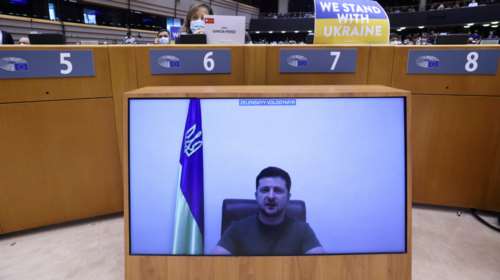 Συγκινημένος ο Ζελένσκι στην Ευρωβουλή: &quot;Αποδείξτε μας ότι είστε μαζί μας - Μην μας αφήνετε μόνους&quot;